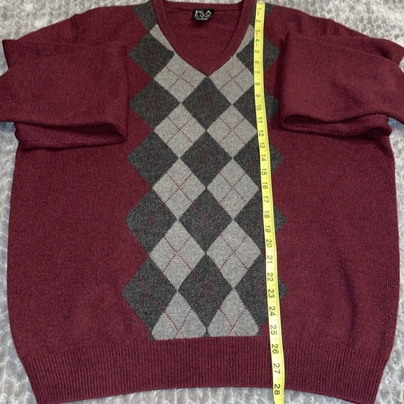 Jos A Bank Lambs' Wool Blend Sweater Men's Large.  Red, Gray, Black Argyle. - Picture 8 of 8